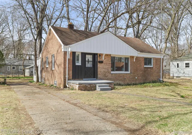 Photo 2 of Single family home for sale at 21171 Westhampton St, Oak Park, MI 48237 | MLS# 20261071039 | Listing updated on 2026-09-04