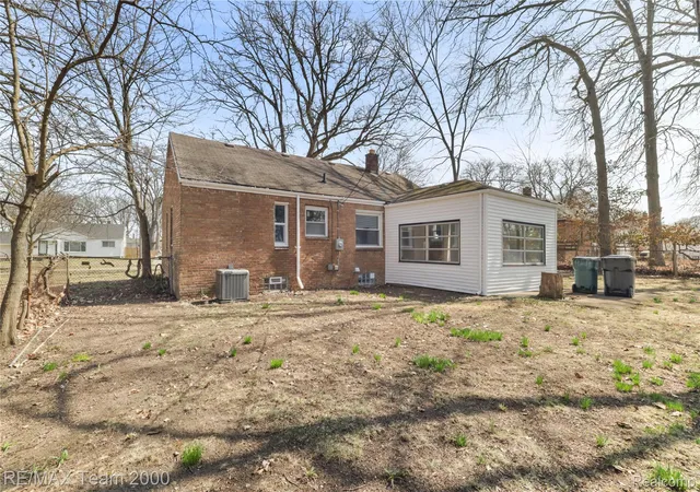 Photo 3 of Single family home for sale at 21171 Westhampton St, Oak Park, MI 48237 | MLS# 20261071039 | Listing updated on 2026-09-30