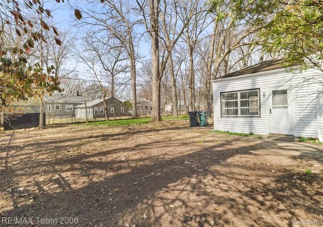 Photo 4 of Single family home for sale at 21171 Westhampton St, Oak Park, MI 48237 | MLS# 20261071039 | Listing updated on 2026-09-30
