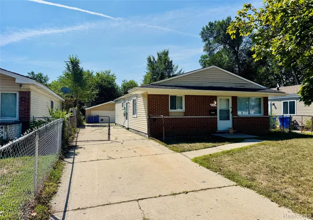 Photo 2 of Single family home for sale at 2184 Garrick Ave, Warren, MI 48091 | MLS# 20261071042 | Listing updated on 2026-09-04