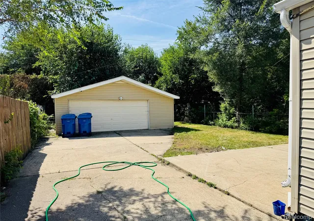 Photo 3 of Single family home for sale at 2184 Garrick Ave, Warren, MI 48091 | MLS# 20261071042 | Listing updated on 2026-09-04