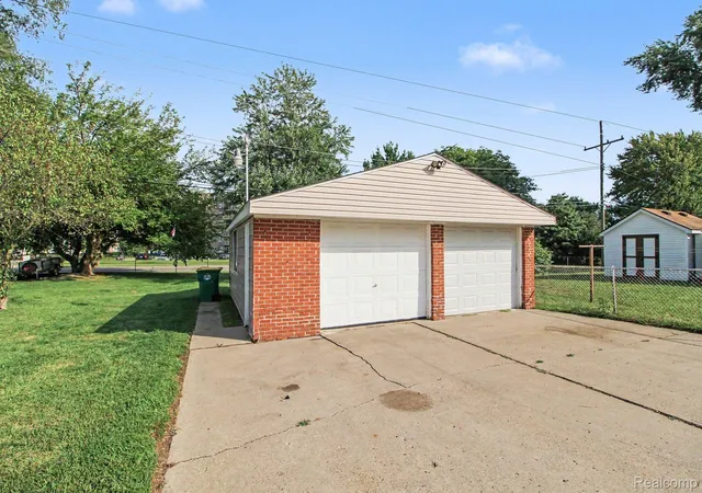 Photo 2 of Single family home for sale at 1208 Laurel Ave, Ypsilanti, MI 48198 | MLS# 20261071044 | Listing updated on 2026-09-12
