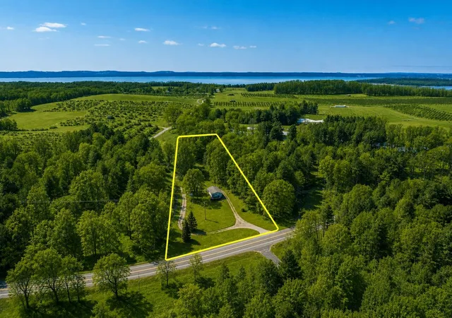 Photo 1 of Single family home for sale at 11153 Center Rd, Traverse City, MI 49686 | MLS# 78080073193 | Listing updated on 2026-09-06