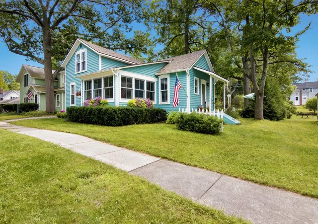 Photo 1 of Single family home for sale at 613 Traverse St, Elk Rapids, MI 49629 | MLS# 78080073194 | Listing updated on 2026-09-10