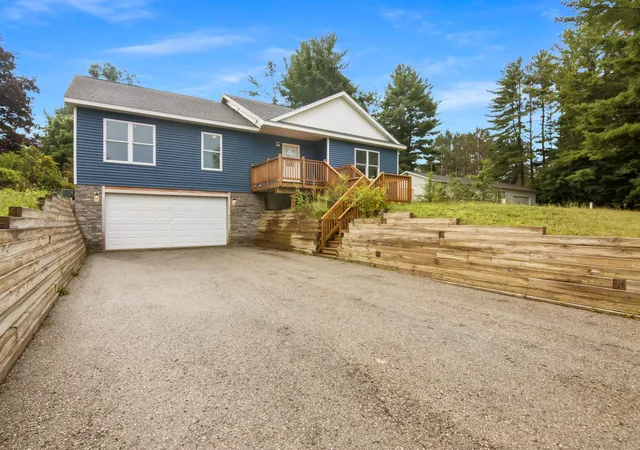 Photo 1 of Single family home for sale at 1974 N S Long Lake Rd, Traverse City, MI 49685 | MLS# 78080073196 | Listing updated on 2026-09-17