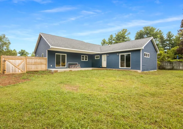 Photo 20 of Single family home for sale at 1974 N S Long Lake Rd, Traverse City, MI 49685 | MLS# 78080073196 | Listing updated on 2026-09-10