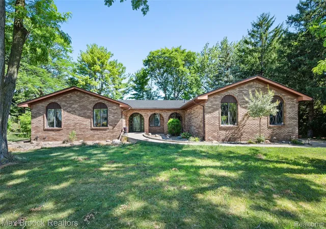 Photo 1 of Single family home for sale at 31034 Berryhill St, Farmington Hills, MI 48331 | MLS# 20261071051 | Listing updated on 2026-09-04