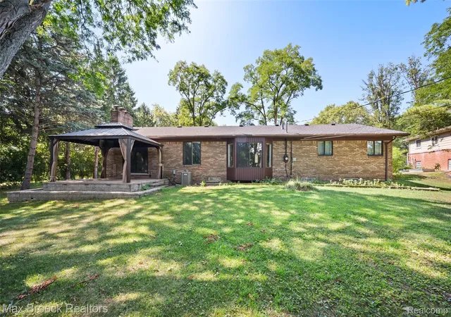 Photo 2 of Single family home for sale at 31034 Berryhill St, Farmington Hills, MI 48331 | MLS# 20261071051 | Listing updated on 2026-09-04