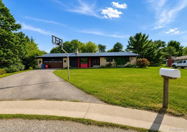 Photo 1 of Single family home for sale at 1486 Russ Roy Ct, White Lake, MI 48383 | MLS# 20261071050 | Listing updated on 2026-09-14