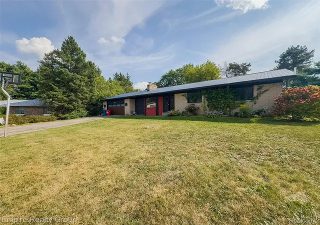Photo 3 of Single family home for sale at 1486 Russ Roy Ct, White Lake, MI 48383 | MLS# 20261071050 | Listing updated on 2026-09-14