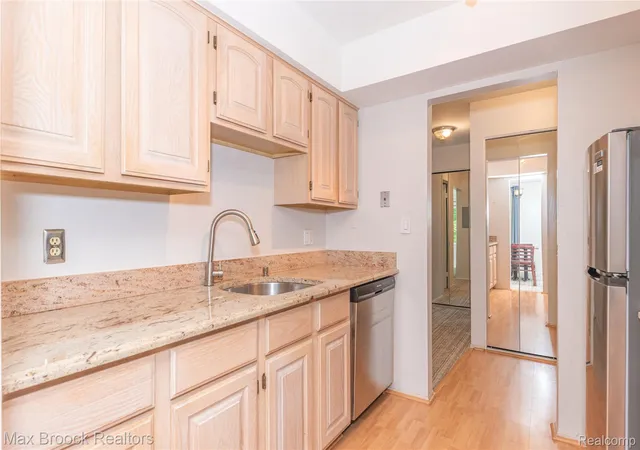 Listing Photo 5 - Condo for sale in building located at 731 E Fox Hls Dr, Bloomfield Hills, MI 48304 - Unit #183