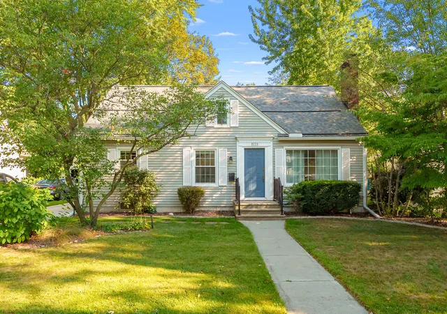 Photo 1 of Sale Pending at 1221 Lakeway Ave, Kalamazoo, MI 49001 | MLS# 66026046873 | Listing updated on 2026-09-12