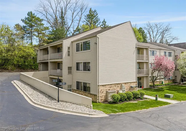 Photo 1 of Condo for sale at 3805 S Lone Pine Rd #300, West Bloomfield, MI 48323 | MLS# 20261071060 | Listing updated on 2026-09-05
