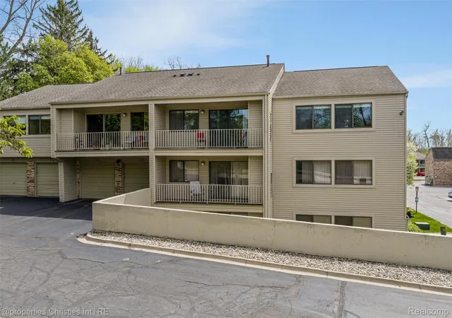 Photo 2 of Condo for sale at 3805 S Lone Pine Rd #300, West Bloomfield, MI 48323 | MLS# 20261071060 | Listing updated on 2026-09-05