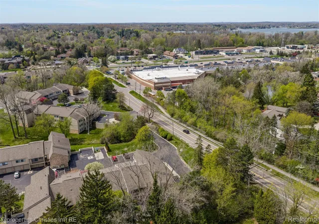 Photo 26 of Condo for sale at 3805 S Lone Pine Rd #300, West Bloomfield, MI 48323 | MLS# 20261071060 | Listing updated on 2026-09-05
