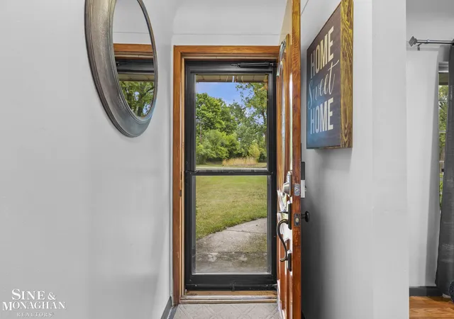 Photo 1 of Sale Pending at 25631 Springbrook Dr, Farmington Hills, MI 48336 | MLS# 58050220710 | Listing updated on 2026-09-15