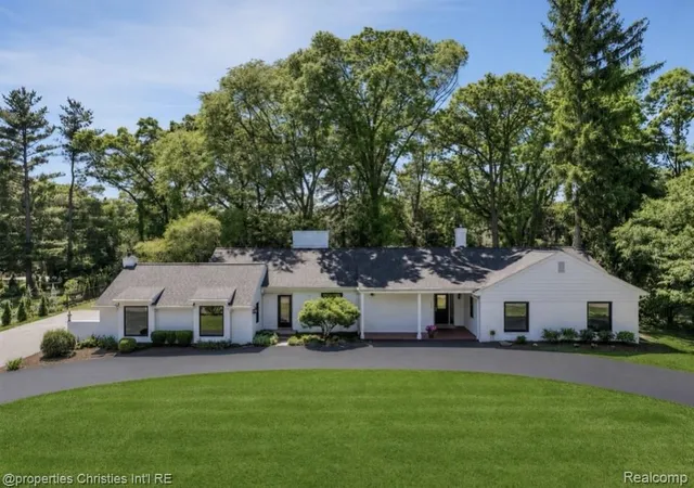 Photo 2 of Single family home for sale at 1257 Charrington Rd, Bloomfield Hills, MI 48301 | MLS# 20261071064 | Listing updated on 2026-09-10