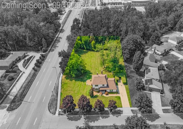 Photo 4 of Single family home for sale at 17113 Francavilla Dr, Livonia, MI 48152 | MLS# 20261071070 | Listing updated on 2026-09-17