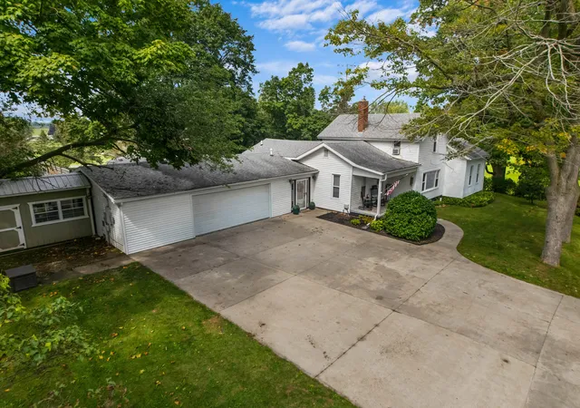 Photo 4 of Single family home for sale at 108 Boies St, Hudson, MI 49247 | MLS# 53026046888 | Listing updated on 2026-09-18