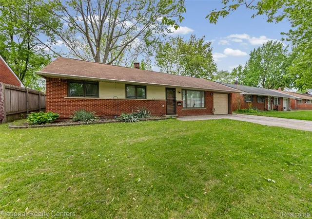 Photo 1 of Single family home for sale at 35463 Seville St, Clinton Township, MI 48035 | MLS# 20261071085 | Listing updated on 2026-09-16
