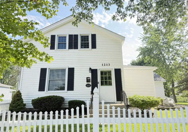 Photo 1 of Sale Pending at 1213 Clinton Ave, Saint Clair, MI 48079 | MLS# 58050220717 | Listing updated on 2026-09-09