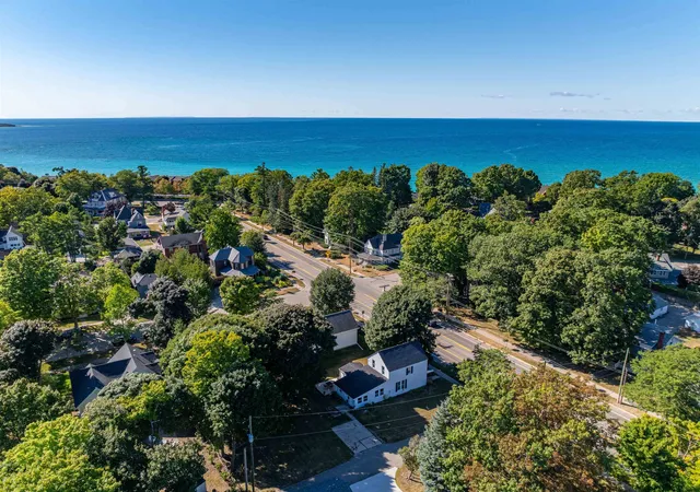 Photo 2 of Single family home for sale at 204 Petoskey Ave, Charlevoix, MI 49720 | MLS# 78080073199 | Listing updated on 2026-09-06