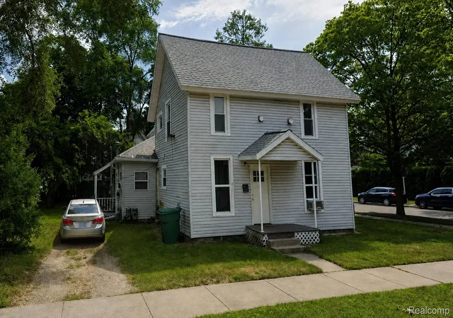 Photo 3 of Multi family home for sale at 304 S Main St, Mount Pleasant, MI 48858 | MLS# 20261071088 | Listing updated on 2026-09-04