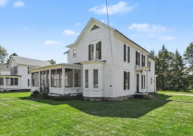 Photo 2 of Single family home for sale at 313 W Front St, Buchanan, MI 49107 | MLS# 69026046893 | Listing updated on 2026-09-03
