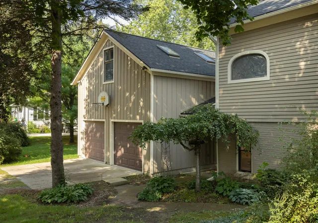 Photo 2 of Single family home for sale at 318 Ann Arbor St, Manchester, MI 48158 | MLS# 81026046896 | Listing updated on 2026-09-10