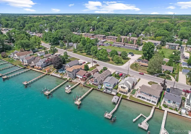 Listing Photo 4 - Condo for sale in building located at 1600 Oakland St, Saint Clair, MI 48079 - Unit #A-3