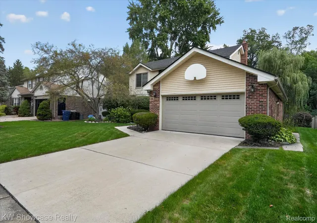 Photo 3 of Single family home for sale at 8254 Sandpiper St, Canton, MI 48187 | MLS# 20261071092 | Listing updated on 2026-09-15