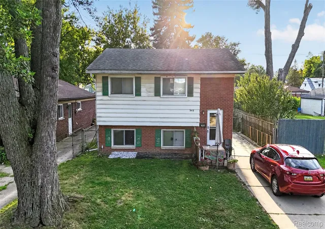 Photo 2 of Single family home for sale at 5418 Harding St, Dearborn Heights, MI 48125 | MLS# 20261071097 | Listing updated on 2026-09-13