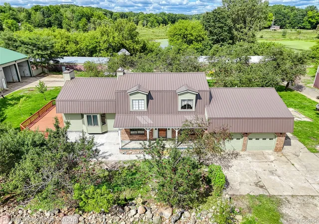 Photo 1 of Single family home for sale at 9225 Faussett Rd, Fenton, MI 48430 | MLS# 20261071101 | Listing updated on 2026-09-10