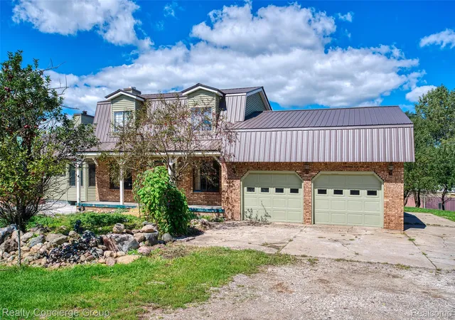 Photo 2 of Single family home for sale at 9225 Faussett Rd, Fenton, MI 48430 | MLS# 20261071101 | Listing updated on 2026-09-10