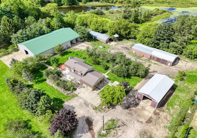 Photo 3 of Single family home for sale at 9225 Faussett Rd, Fenton, MI 48430 | MLS# 20261071101 | Listing updated on 2026-09-10