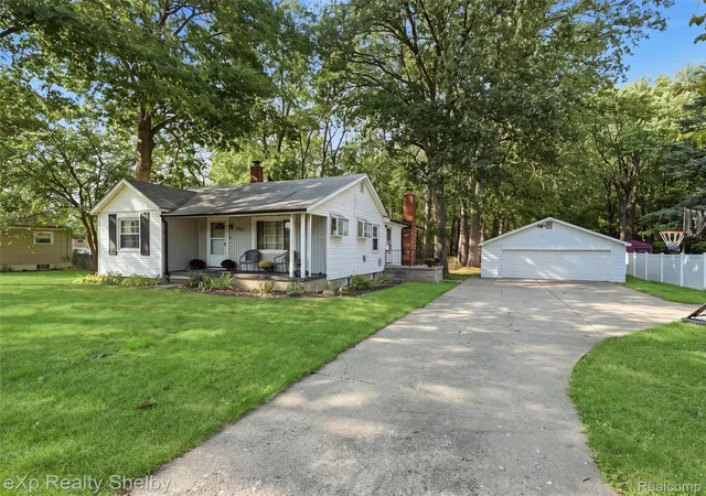 Photo 2 of Single family home for sale at 920 W Gardenia Ave, Madison Heights, MI 48071 | MLS# 20261071108 | Listing updated on 2026-09-18