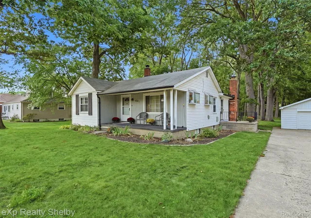 Photo 3 of Single family home for sale at 920 W Gardenia Ave, Madison Heights, MI 48071 | MLS# 20261071108 | Listing updated on 2026-09-18