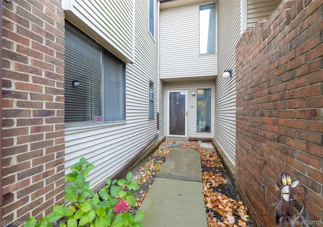 Photo 3 of Condo for sale at 6600 Ridgefield Cir, West Bloomfield, MI 48322 | MLS# 20261071113 | Listing updated on 2026-09-11