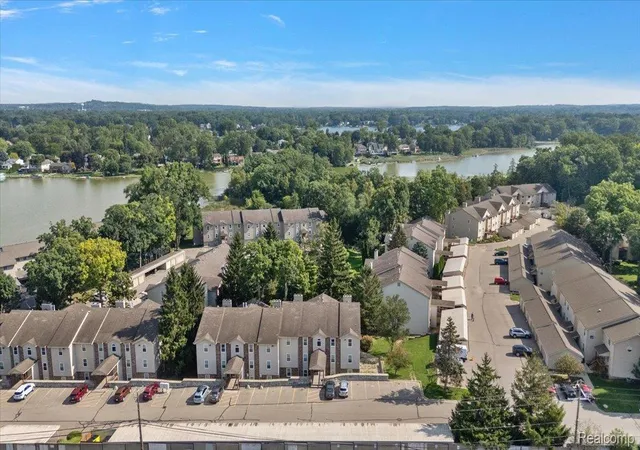Photo 33 of Condo for sale at 5060 Harbor Oak Dr #49, Waterford, MI 48329 | MLS# 20261071115 | Listing updated on 2026-09-04