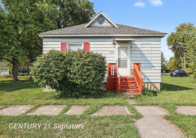 Single family home for sale at 415 E Belle Ave, Saint Charles, MI 48655 | MLS# 61050220723