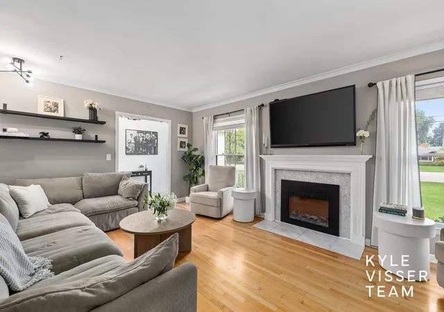 Photo 2 of Single family home for sale at 3030 Cascade Rd Se, Grand Rapids, MI 49506 | MLS# 65026046914 | Listing updated on 2026-09-03