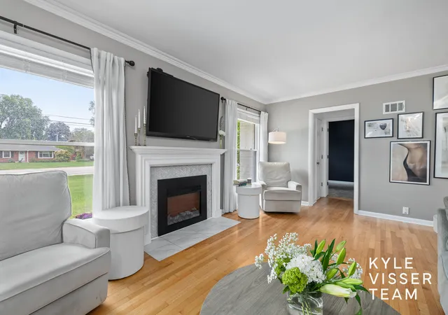 Photo 2 of Single family home for sale at 3030 Cascade Rd SE, Grand Rapids, MI 49506 | MLS# 65026046914 | Listing updated on 2026-09-03