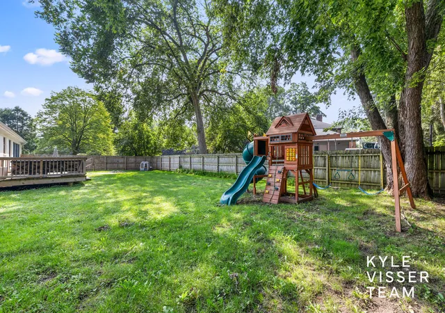 Photo 3 of Single family home for sale at 3030 Cascade Rd SE, Grand Rapids, MI 49506 | MLS# 65026046914 | Listing updated on 2026-09-28