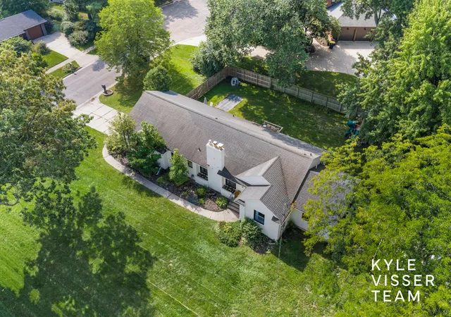 Photo 1 of Single family home for sale at 3030 Cascade Rd Se, Grand Rapids, MI 49506 | MLS# 65026046914 | Listing updated on 2026-09-28