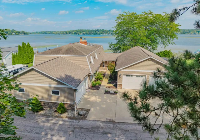 Photo 4 of Single family home for sale at 5065 Pine Dr, Jackson, MI 49201 | MLS# 81026046913 | Listing updated on 2026-09-03