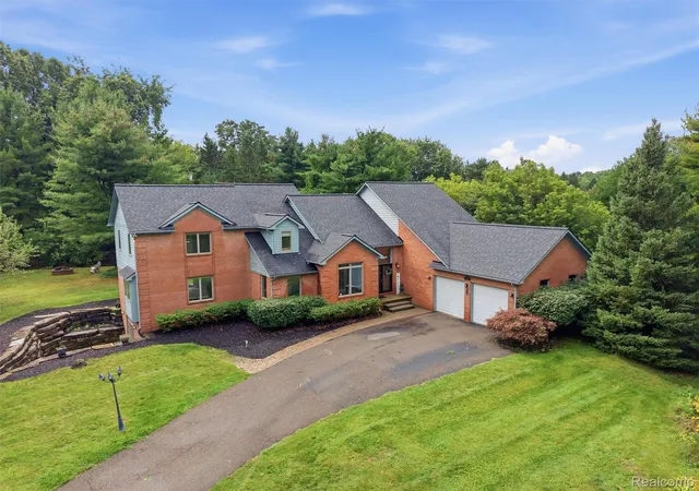 Photo 3 of Single family home for sale at 4700 Botany Glen, Commerce Township, MI 48382 | MLS# 20261071122 | Listing updated on 2026-09-12