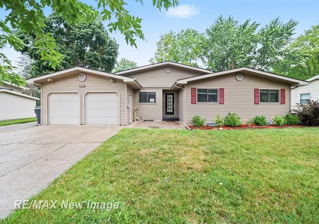 Photo 3 of Single family home for sale at 2221 Lambros Dr, Midland, MI 48642 | MLS# 61050220725 | Listing updated on 2026-09-03