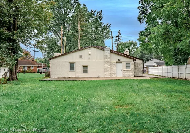 Photo 3 of Single family home for sale at 8234 Arlis St N, Commerce Township, MI 48382 | MLS# 20261071125 | Listing updated on 2026-10-18