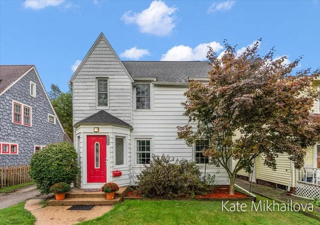 Photo 2 of Single family home for sale at 1825 Oakland Dr, Kalamazoo, MI 49008 | MLS# 65026046917 | Listing updated on 2026-09-18