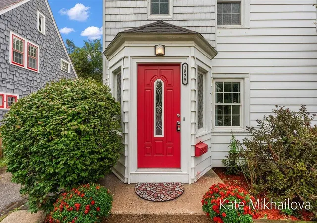 Photo 3 of Single family home for sale at 1825 Oakland Dr, Kalamazoo, MI 49008 | MLS# 65026046917 | Listing updated on 2026-09-18